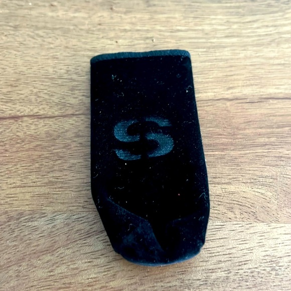 Luxurious velvet lipstick case.  Safely store precious lipsticks in your purse! - Picture 1 of 1